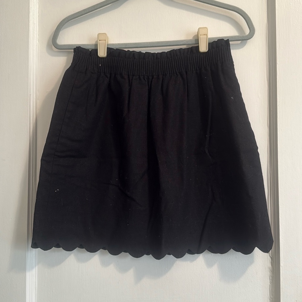 J Crew Black Scalloped Pencil Skirt. Size: 6